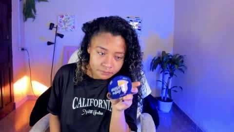 Snapshot of keyla_roberts_ chatting on February 2, 3:54 am Adhara. Help me reach 100 likes online show from February 2, 3:54 am