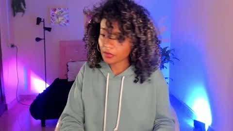 Snapshot of keyla_roberts_ chatting on February 5, 10:19 am Adhara. Help me reach 100 likes online show from February 5, 10:19 am