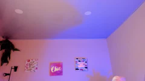 Snapshot of keyla_roberts_ chatting on February 11, 6:51 am Adhara. Help me reach 100 likes online show from February 11, 6:51 am