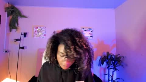 Snapshot of keyla_roberts_ chatting on February 12, 10:14 am Adhara. Help me reach 100 likes online show from February 12, 10:14 am