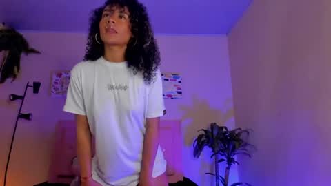 Snapshot of keyla_roberts_ chatting on February 13, 5:05 am Adhara. Help me reach 100 likes online show from February 13, 5:05 am