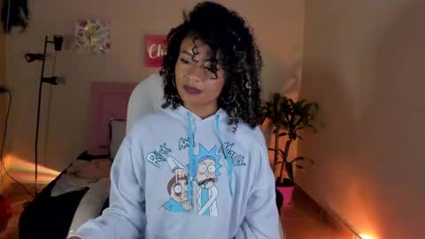 Snapshot of keyla_roberts_ chatting on February 16, 9:37 am Adhara. Help me reach 100 likes online show from February 16, 9:37 am