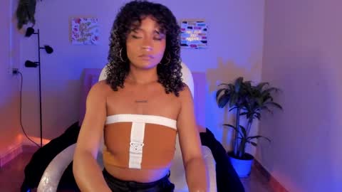 Snapshot of keyla_roberts_ chatting on February 23, 3:35 am Adhara. Help me reach 100 likes online show from February 23, 3:35 am