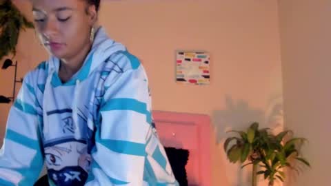 Snapshot of keyla_roberts_ chatting on February 26, 6:26 am Adhara. Help me reach 100 likes online show from February 26, 6:26 am