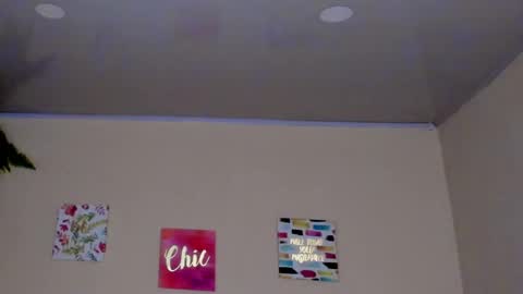 Snapshot of keyla_roberts_ chatting on March 1, 5:20 am Adhara. Help me reach 100 likes online show from March 1, 5:20 am