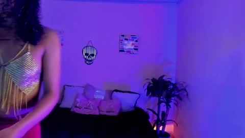 Snapshot of keyla_roberts_ chatting on March 2, 4:10 pm Adhara. Help me reach 100 likes online show from March 2, 4:10 pm