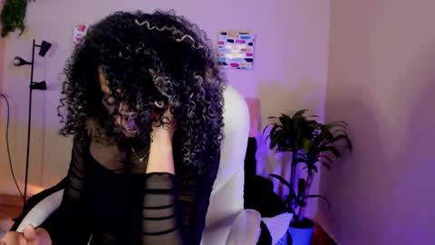 Snapshot of keyla_roberts_ chatting on March 5, 8:53 pm Adhara. Help me reach 100 likes online show from March 5, 8:53 pm