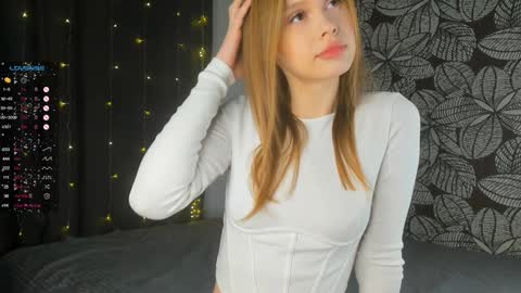 Snapshot of keylalong chatting on January 19, 1:10 am Hi Im Mary Glad to see you in my room PVT is open online show from January 19, 1:10 am
