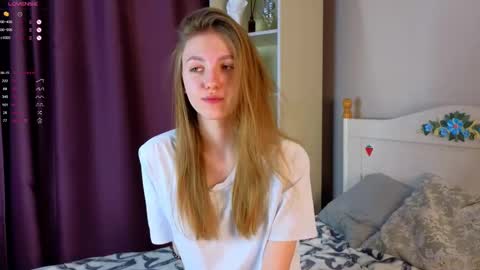 Snapshot of keylalong chatting on February 26, 12:14 pm Hi Im Mary Glad to see you in my room PVT is open online show from February 26, 12:14 pm
