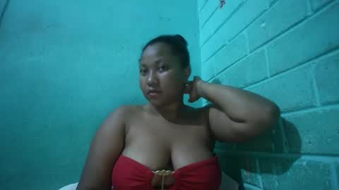 Snapshot of kezia0910 chatting on February 19, 3:52 pm kezia0910 online show from February 19, 3:52 pm