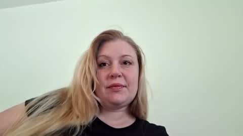 Snapshot of khaleesi0890 chatting on November 16, 12:33 pm khaleesi0890 online show from November 16, 12:33 pm