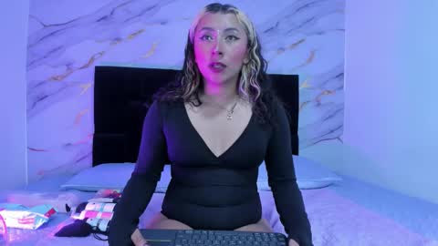 khaleesi_j online show from November 5, 4:01 am