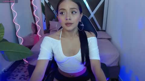 Snapshot of khalia_tay chatting on December 15, 7:29 pm KHALIA online show from December 15, 7:29 pm