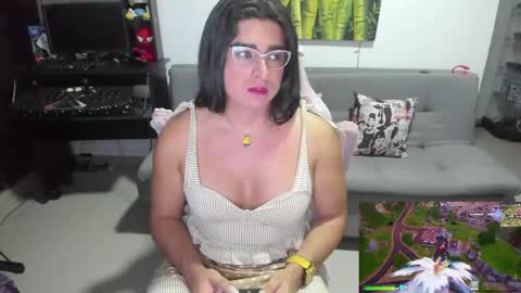 Snapshot of khalifa_gold chatting on April 2, 6:44 am Khalifa Kasumi online show from April 2, 6:44 am
