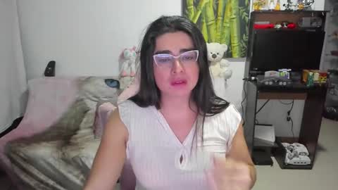 Snapshot of khalifa_gold chatting on April 25, 5:21 am Khalifa Kasumi online show from April 25, 5:21 am