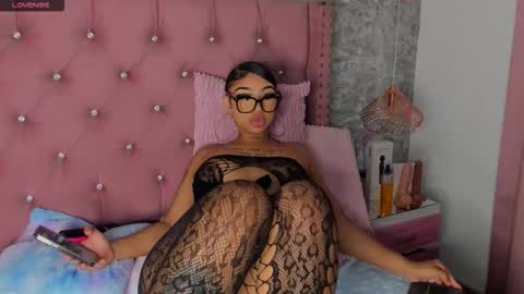 Khelany Isyy  online show from November 6, 1:45 pm