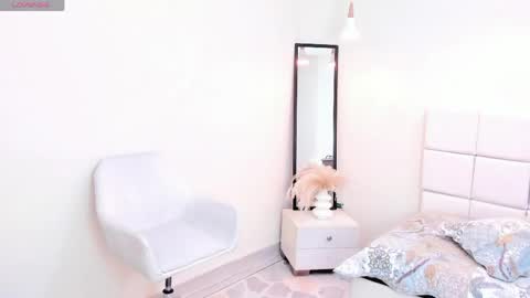 Khloe online show from April 25, 1:36 pm
