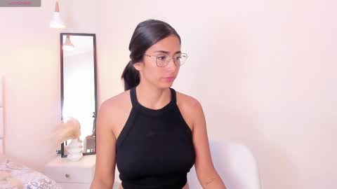 Khloe online show from May 8, 1:38 pm
