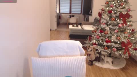 Khloe online show from December 6, 1:11 pm