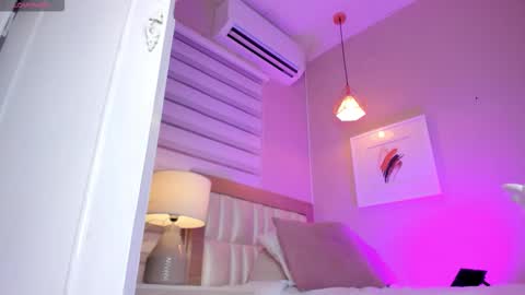 Snapshot of khloe_sweeet chatting on October 14, 11:33 am khloe_sweeet online show from October 14, 11:33 am