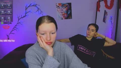 khloebeauty online show from December 5, 8:05 pm