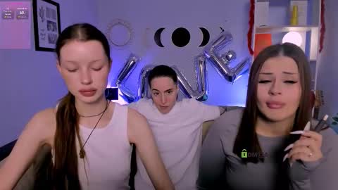 khloebeauty online show from February 6, 8:23 pm