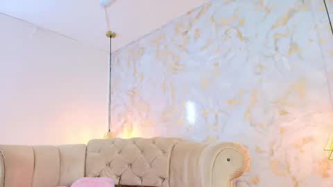 Khloe online show from May 16, 10:36 am
