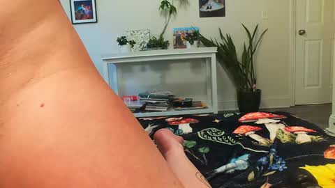 Khloe online show from June 18, 7:29 pm