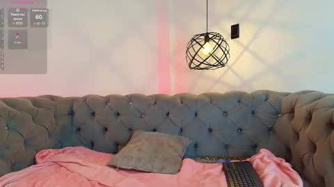 khloejohnson online show from September 24, 7:06 pm