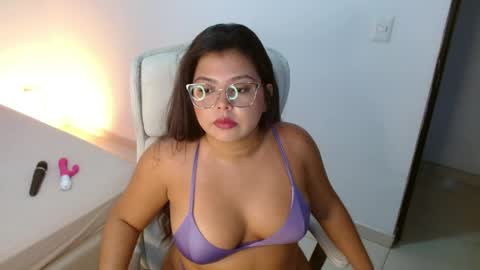 Kiara Evans online show from April 8, 11:05 pm