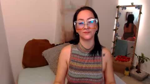 Snapshot of kiara_bermont chatting on December 17, 7:59 pm Kiara Bermont online show from December 17, 7:59 pm