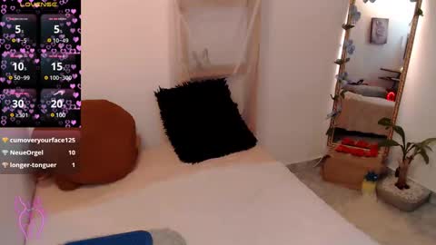 Snapshot of kiara_bermont chatting on January 2, 7:29 pm Kiara Bermont online show from January 2, 7:29 pm