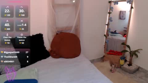 Snapshot of kiara_bermont chatting on February 27, 7:04 pm Kiara Bermont online show from February 27, 7:04 pm