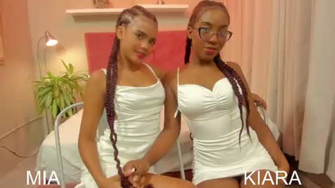 Snapshot of kiara_curls chatting on June 23, 11:41 am Kiara online show from June 23, 11:41 am