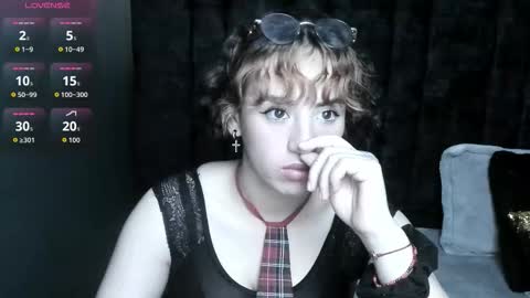 KIARA FOX online show from December 18, 1:06 pm