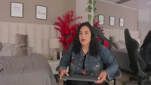 Snapshot of kiara_kismet9 chatting on June 19, 1:10 am kiara kismet online show from June 19, 1:10 am