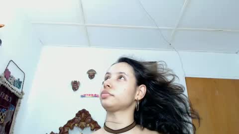 kiaralenon online show from October 5, 12:42 am