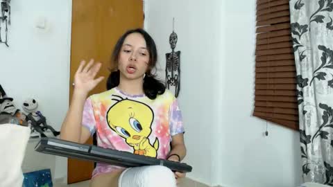 kiaralenon online show from October 13, 11:21 am