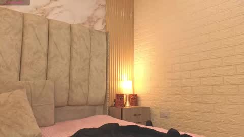 kiarazafira online show from October 15, 11:10 am