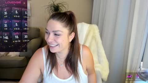 Kiera Reines online show from December 3, 3:30 am