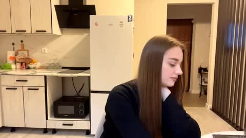 Snapshot of kierstenmorioka chatting on December 3, 9:40 am Hey theremy name is Sofi online show from December 3, 9:40 am