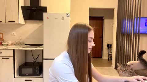 Snapshot of kierstenmorioka chatting on December 4, 9:07 am Hey theremy name is Sofi online show from December 4, 9:07 am