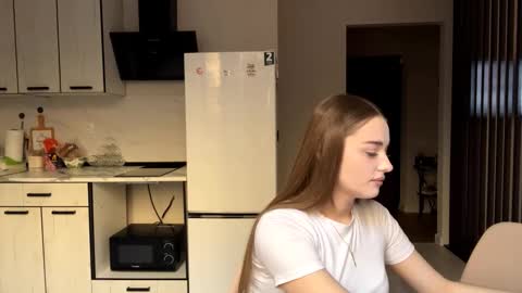 Snapshot of kierstenmorioka chatting on December 5, 8:45 am Hey theremy name is Sofi online show from December 5, 8:45 am