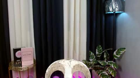 Im Mia online show from September 30, 6:40 am