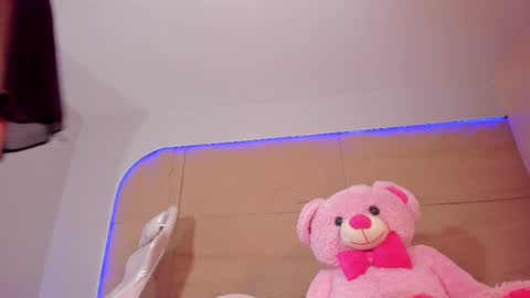 Snapshot of kiimcooper chatting on February 17, 10:07 am KIM COOPER online show from February 17, 10:07 am