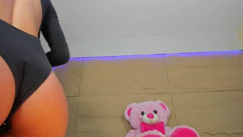 Snapshot of kiimcooper chatting on February 22, 10:07 am KIM COOPER online show from February 22, 10:07 am