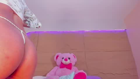 Snapshot of kiimcooper chatting on February 27, 10:04 am KIM COOPER online show from February 27, 10:04 am