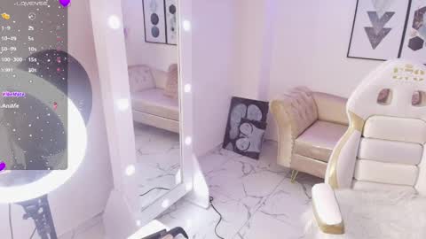 Snapshot of kiitty__meow chatting on April 10, 12:54 pm Kitty online show from April 10, 12:54 pm