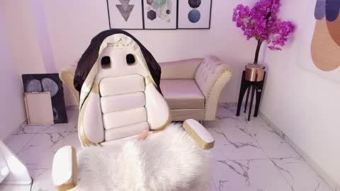 Snapshot of kiitty__meow chatting on April 11, 12:53 pm Kitty online show from April 11, 12:53 pm
