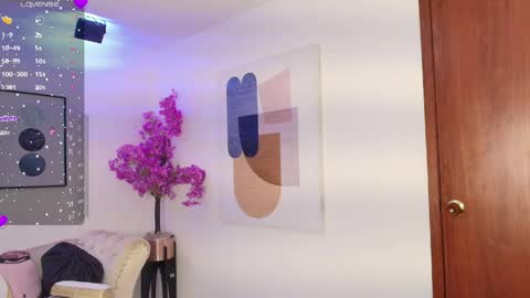 Snapshot of kiitty__meow chatting on April 27, 12:36 pm Kitty online show from April 27, 12:36 pm